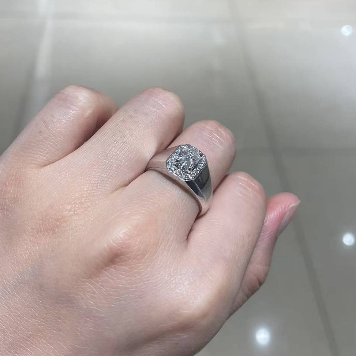 轻奢蛋形钻男戒S925银镀白金定制选款主石莫桑钻1.0ct/副石高碳钻